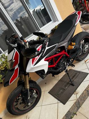DUCATI HYPERMOTARD 821 